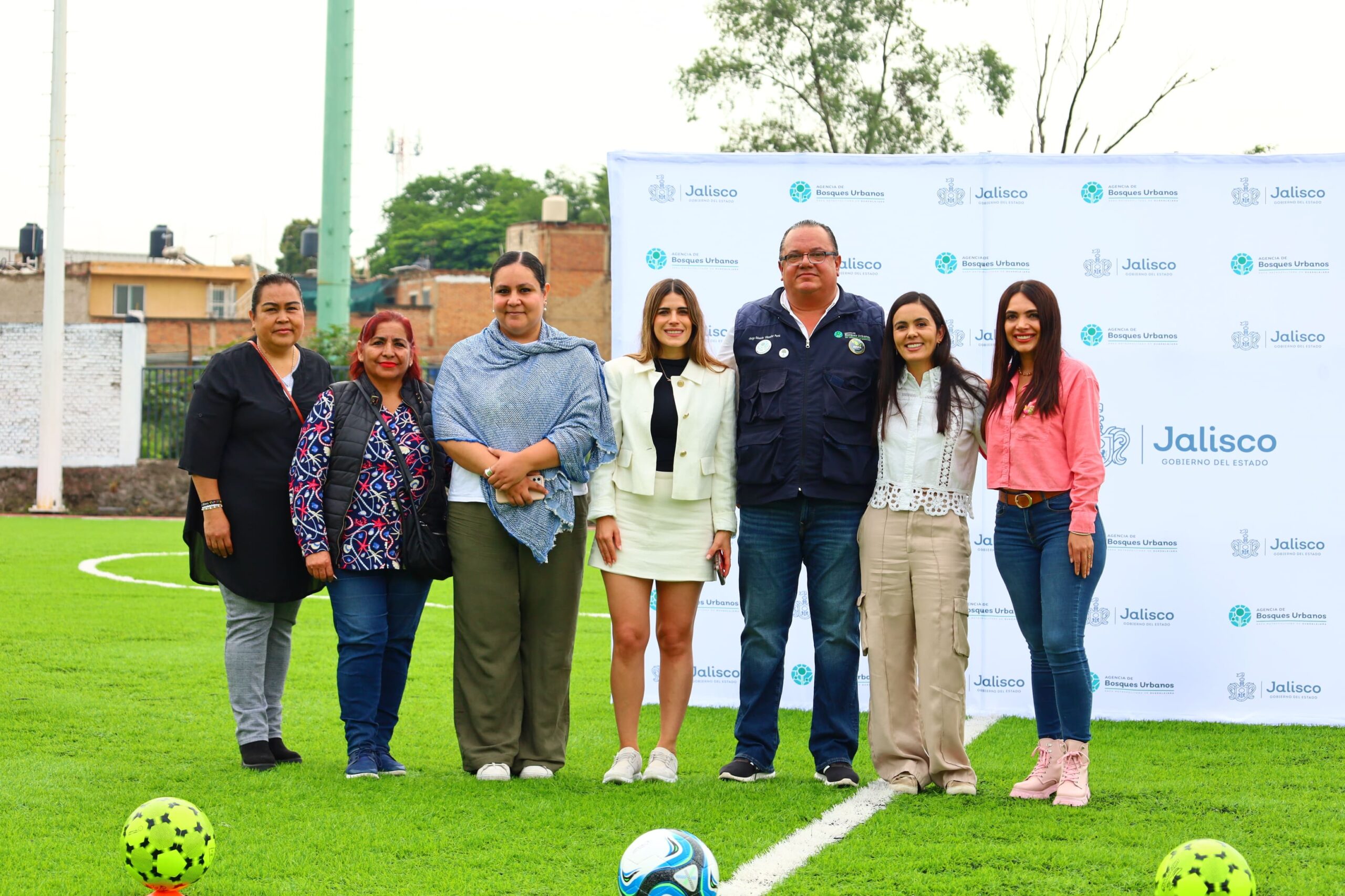 Renueva Agencia Metropolitana de Bosques Urbanos cancha de fútbol de Parque El Deán