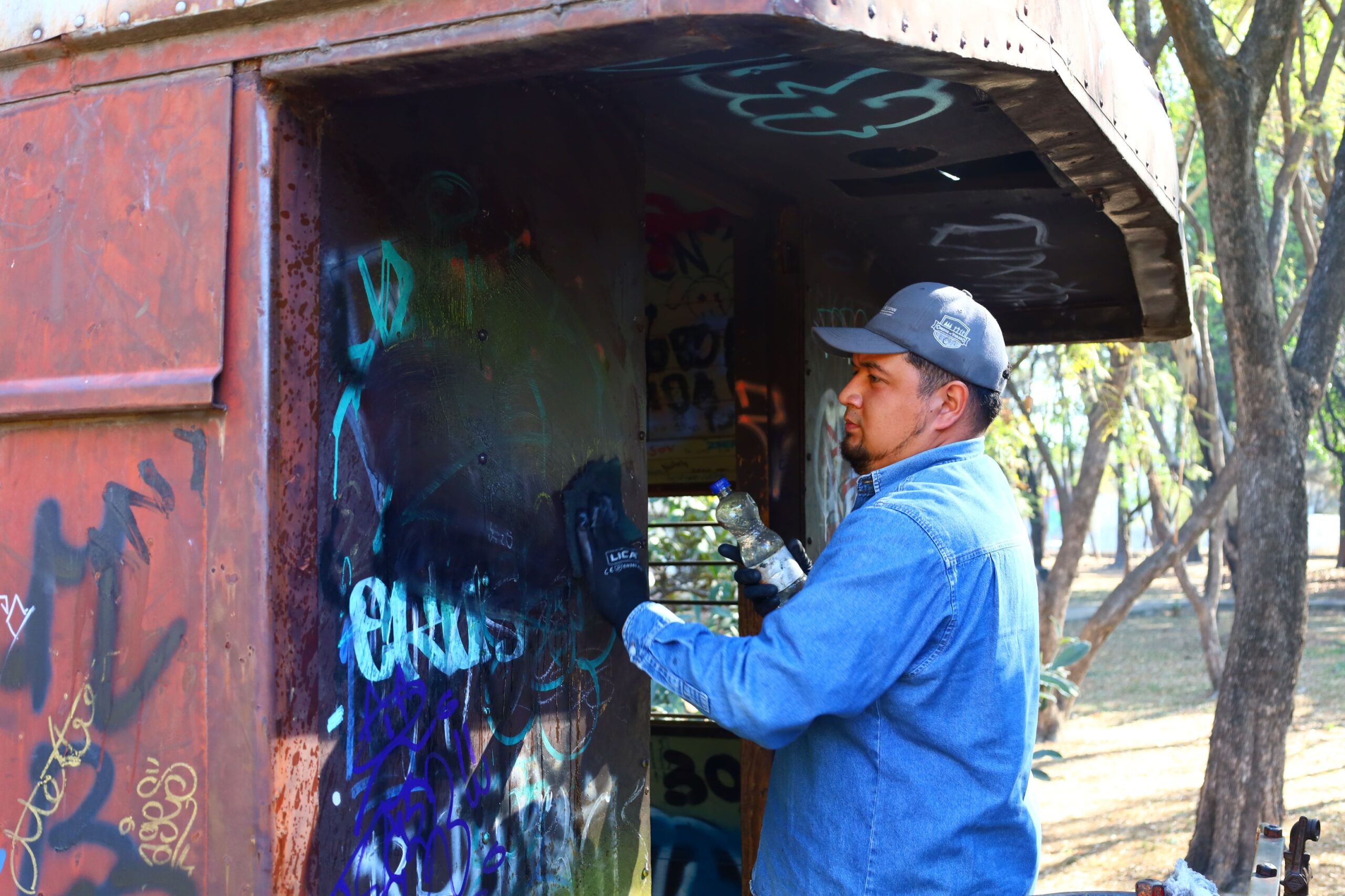 Arranca AMBU trabajos de conservación en la locomotora histórica del Parque de la Liberación El Dean